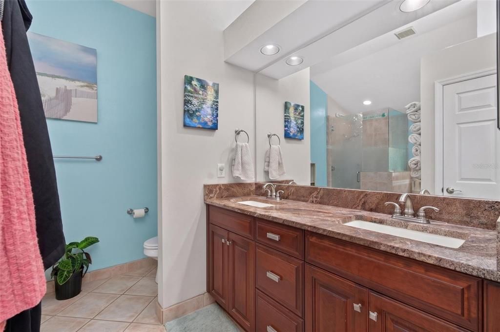 For Sale: $469,900 (3 beds, 2 baths, 2204 Square Feet)