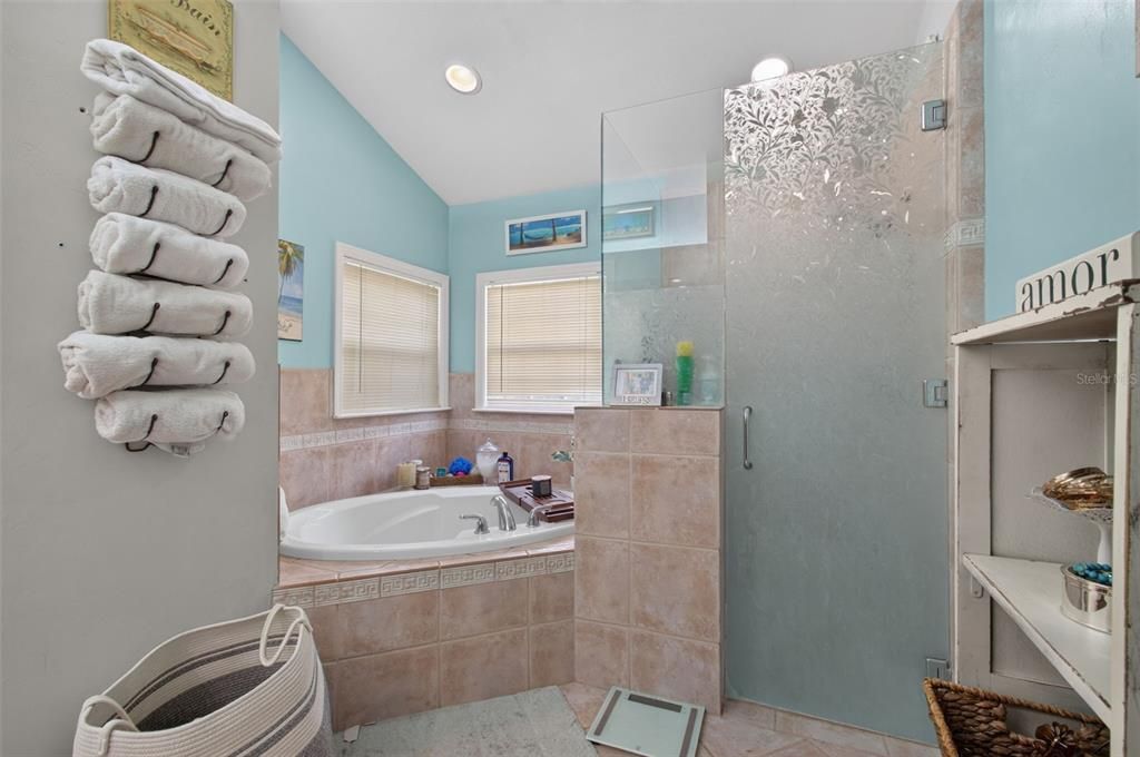 For Sale: $469,900 (3 beds, 2 baths, 2204 Square Feet)