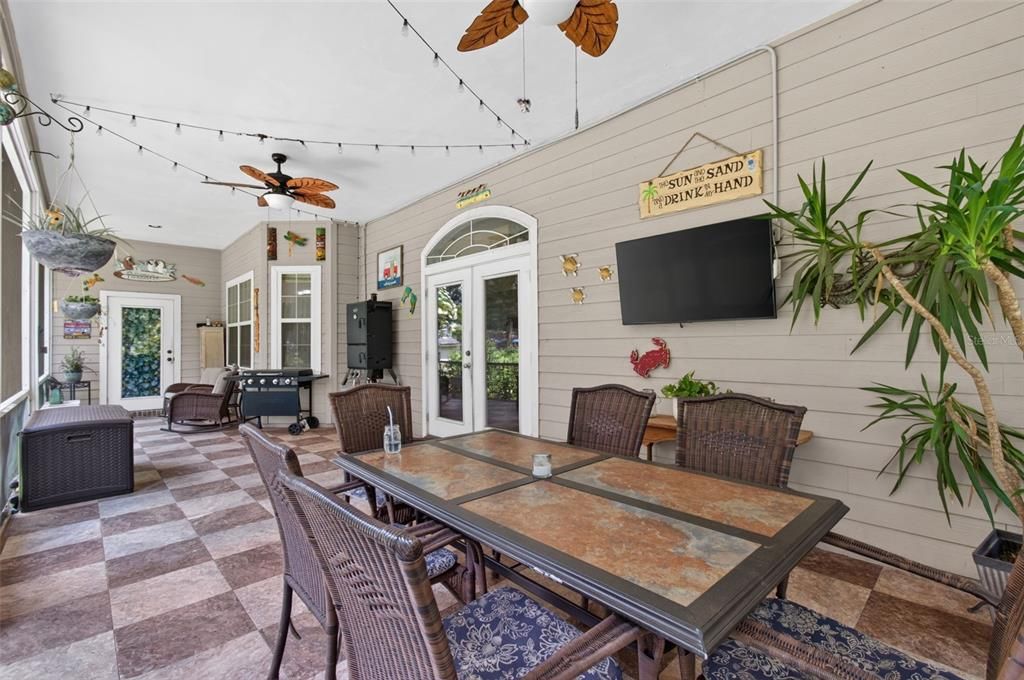 For Sale: $469,900 (3 beds, 2 baths, 2204 Square Feet)