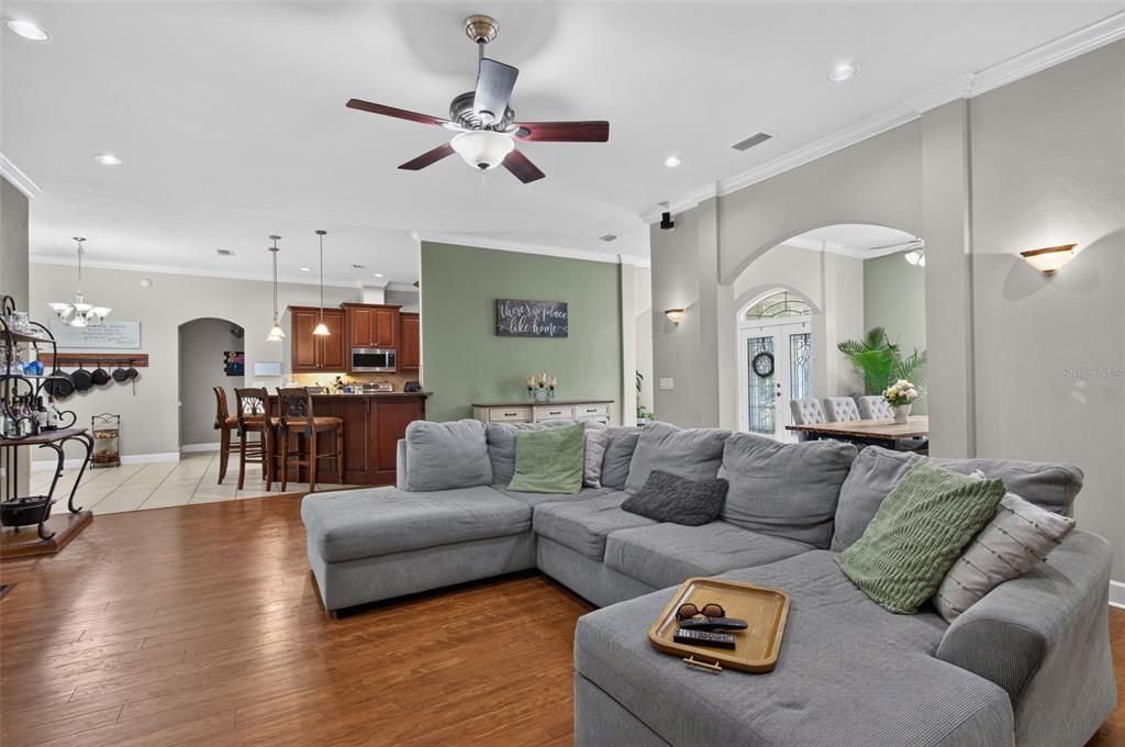 For Sale: $469,900 (3 beds, 2 baths, 2204 Square Feet)