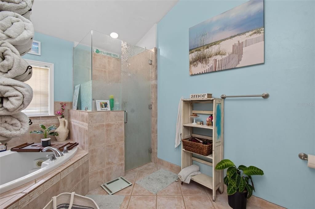 For Sale: $469,900 (3 beds, 2 baths, 2204 Square Feet)