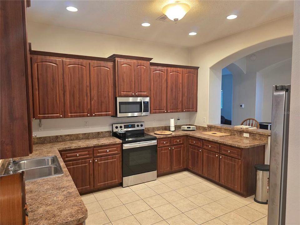 For Sale: $345,000 (4 beds, 2 baths, 2212 Square Feet)