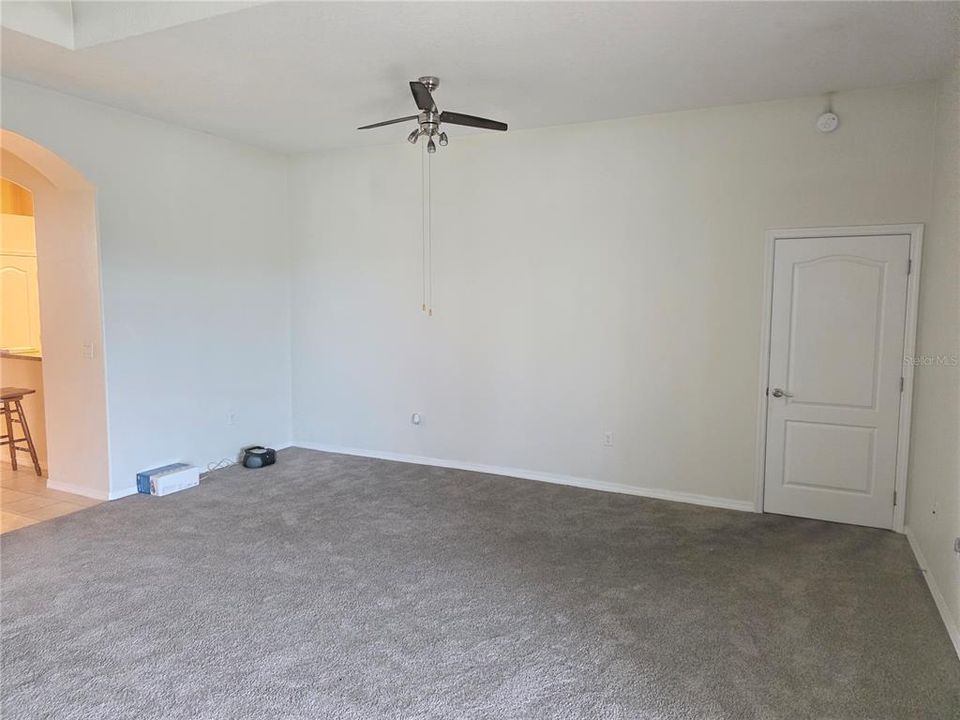 For Sale: $345,000 (4 beds, 2 baths, 2212 Square Feet)