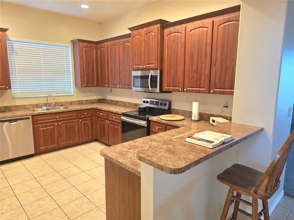 For Sale: $345,000 (4 beds, 2 baths, 2212 Square Feet)