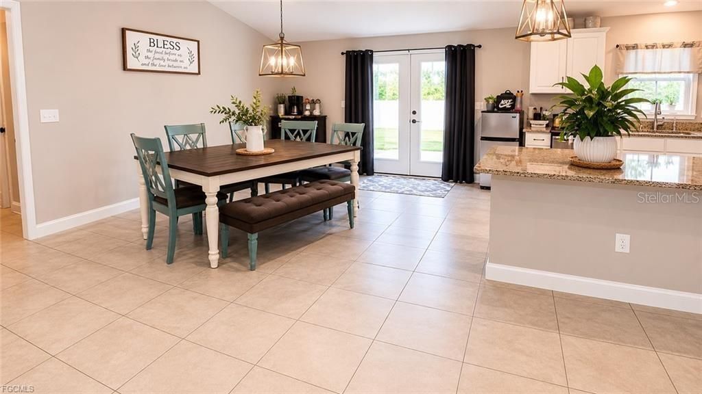 For Sale: $309,000 (3 beds, 2 baths, 1640 Square Feet)