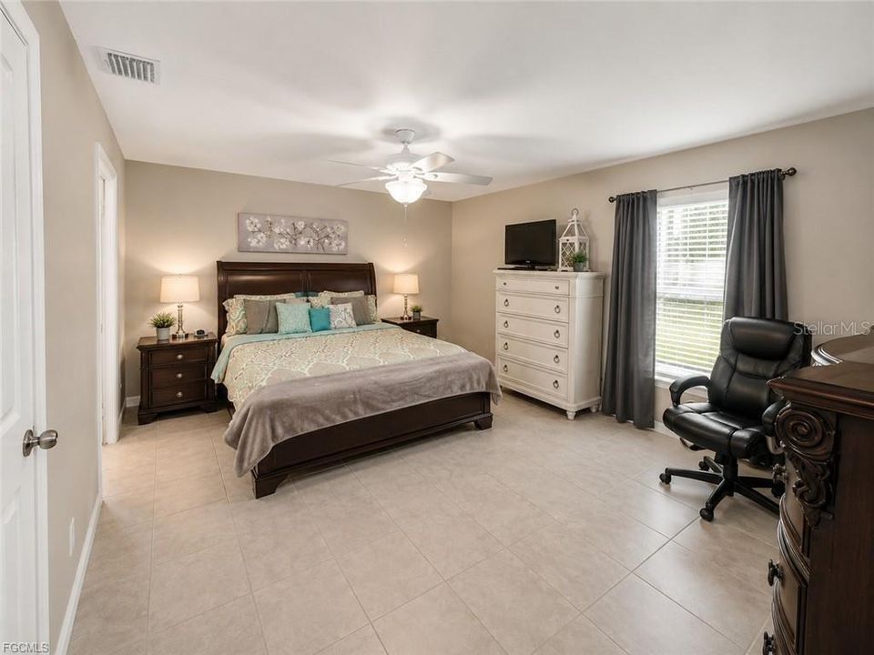 For Sale: $309,000 (3 beds, 2 baths, 1640 Square Feet)