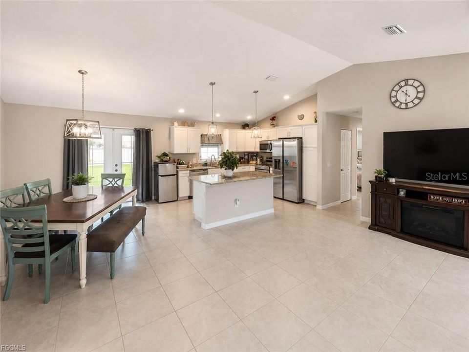 For Sale: $309,000 (3 beds, 2 baths, 1640 Square Feet)