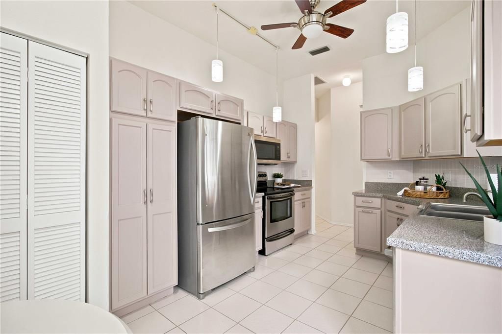 For Sale: $315,000 (2 beds, 2 baths, 1573 Square Feet)