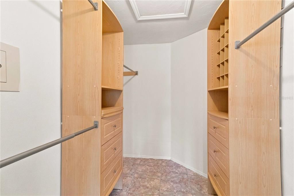 For Sale: $315,000 (2 beds, 2 baths, 1573 Square Feet)