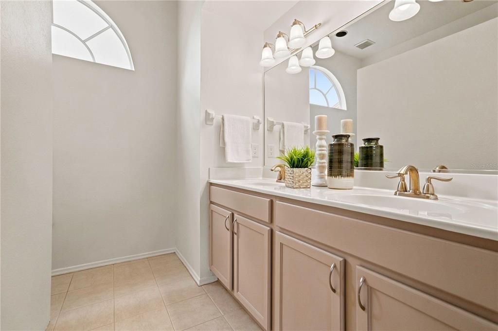 For Sale: $315,000 (2 beds, 2 baths, 1573 Square Feet)