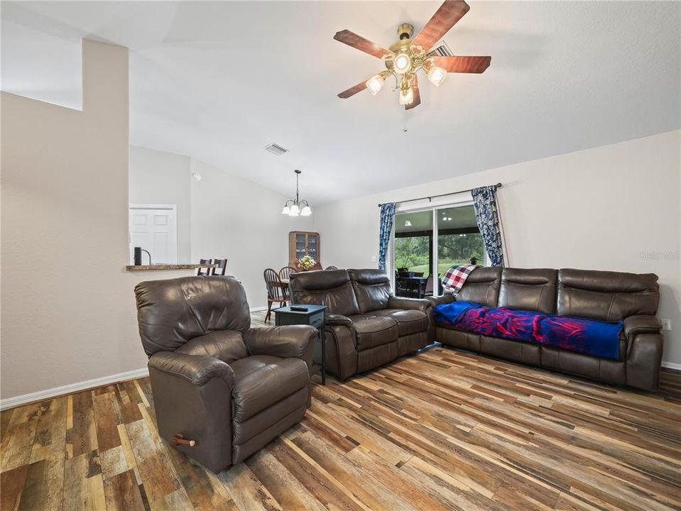 For Sale: $269,900 (3 beds, 2 baths, 1351 Square Feet)