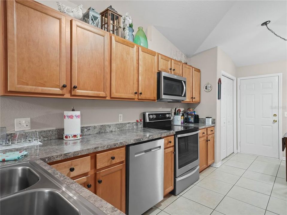 For Sale: $269,900 (3 beds, 2 baths, 1351 Square Feet)