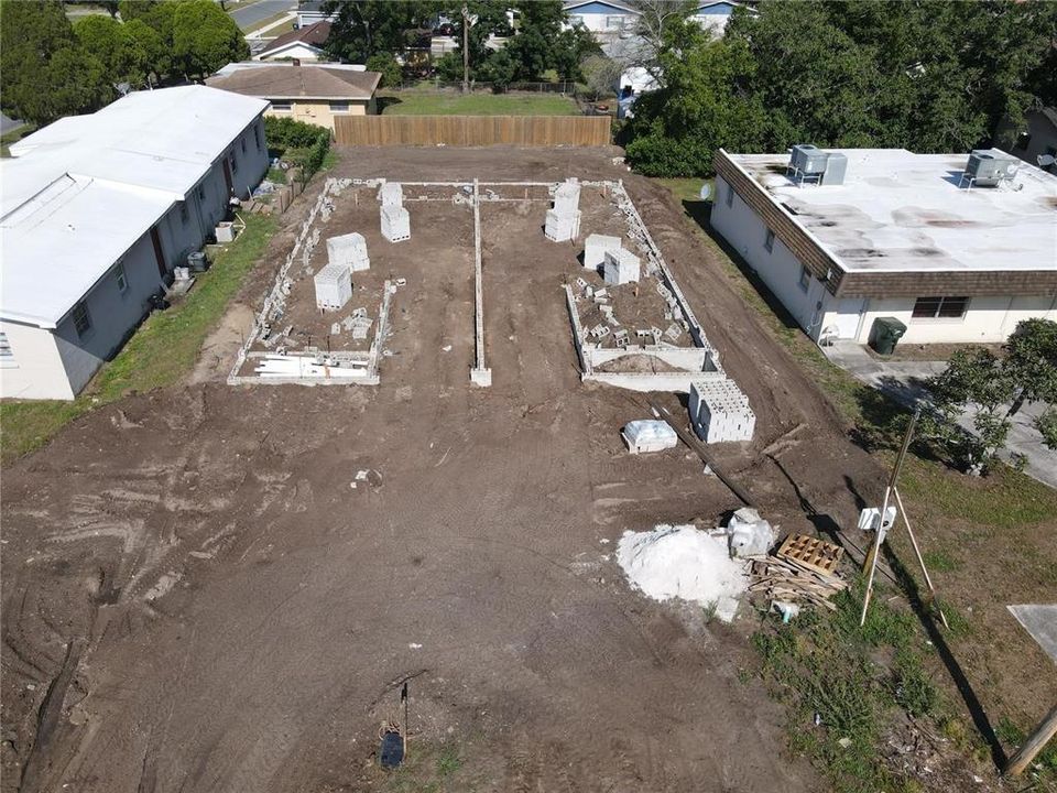 For Sale: $399,000 (6 beds, 4 baths, 2040 Square Feet)