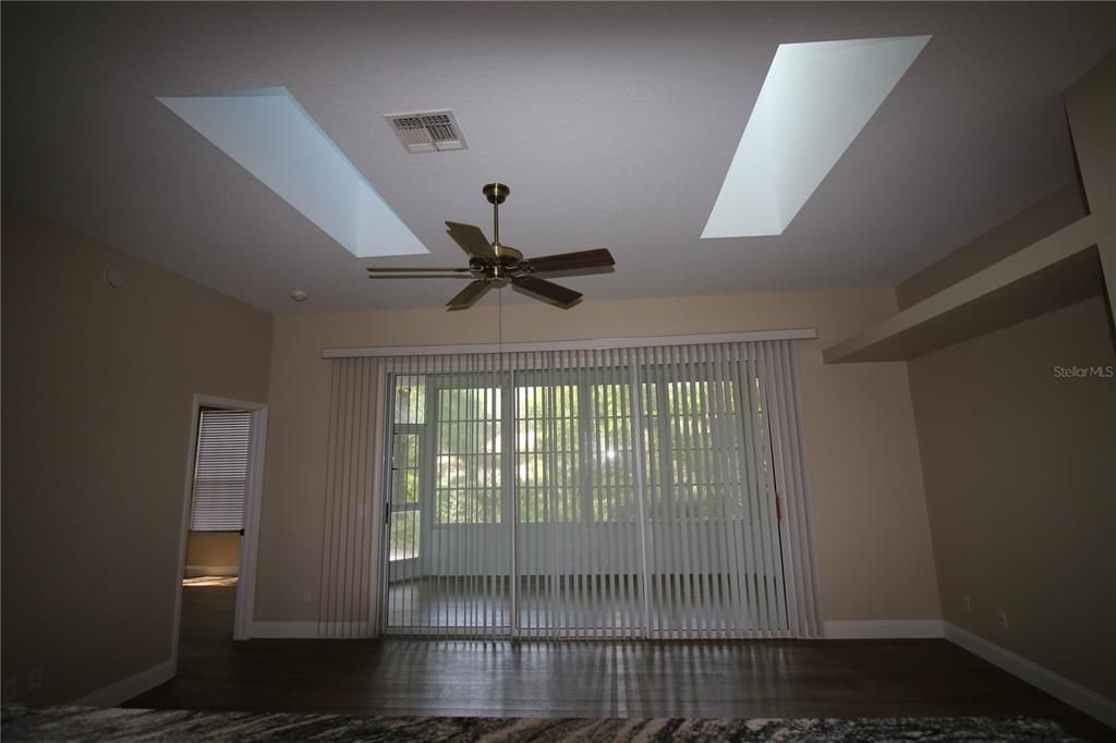 For Rent: $1,800 (2 beds, 2 baths, 1548 Square Feet)
