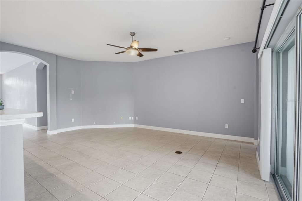 For Sale: $355,000 (2 beds, 2 baths, 1683 Square Feet)