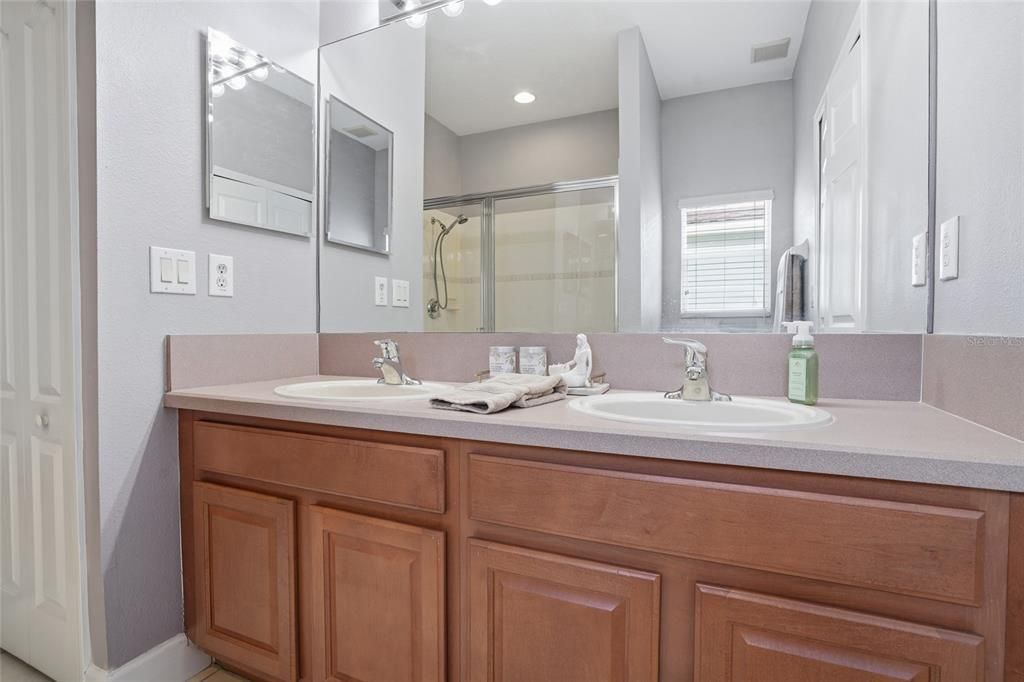 For Sale: $355,000 (2 beds, 2 baths, 1683 Square Feet)