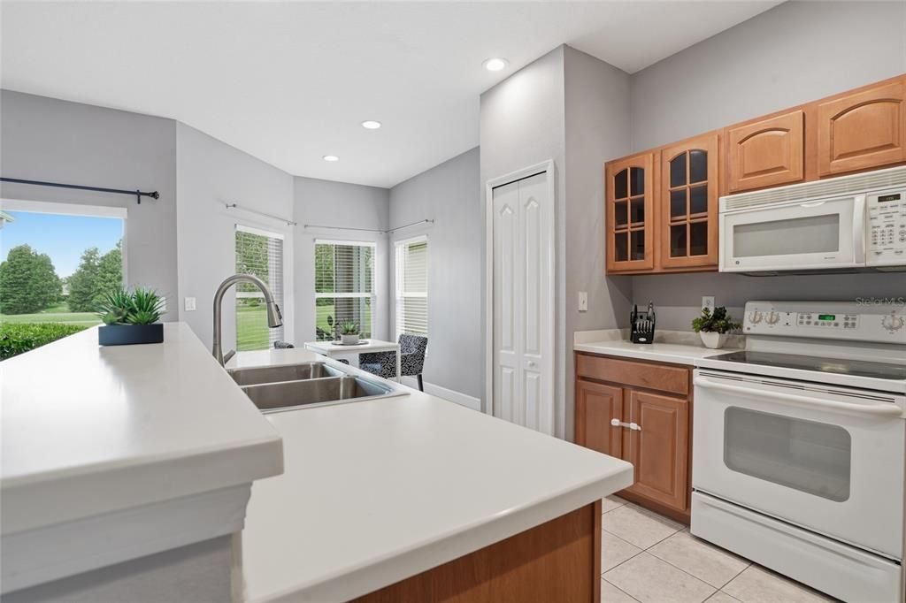 For Sale: $355,000 (2 beds, 2 baths, 1683 Square Feet)