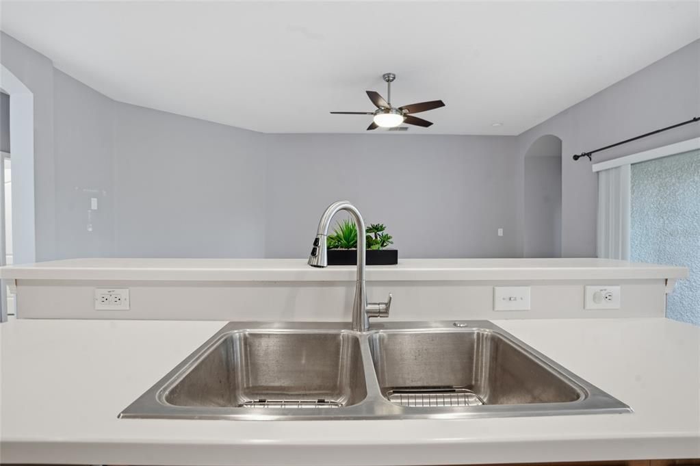 For Sale: $355,000 (2 beds, 2 baths, 1683 Square Feet)