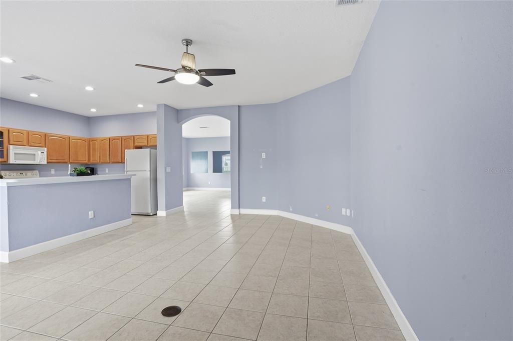 For Sale: $355,000 (2 beds, 2 baths, 1683 Square Feet)