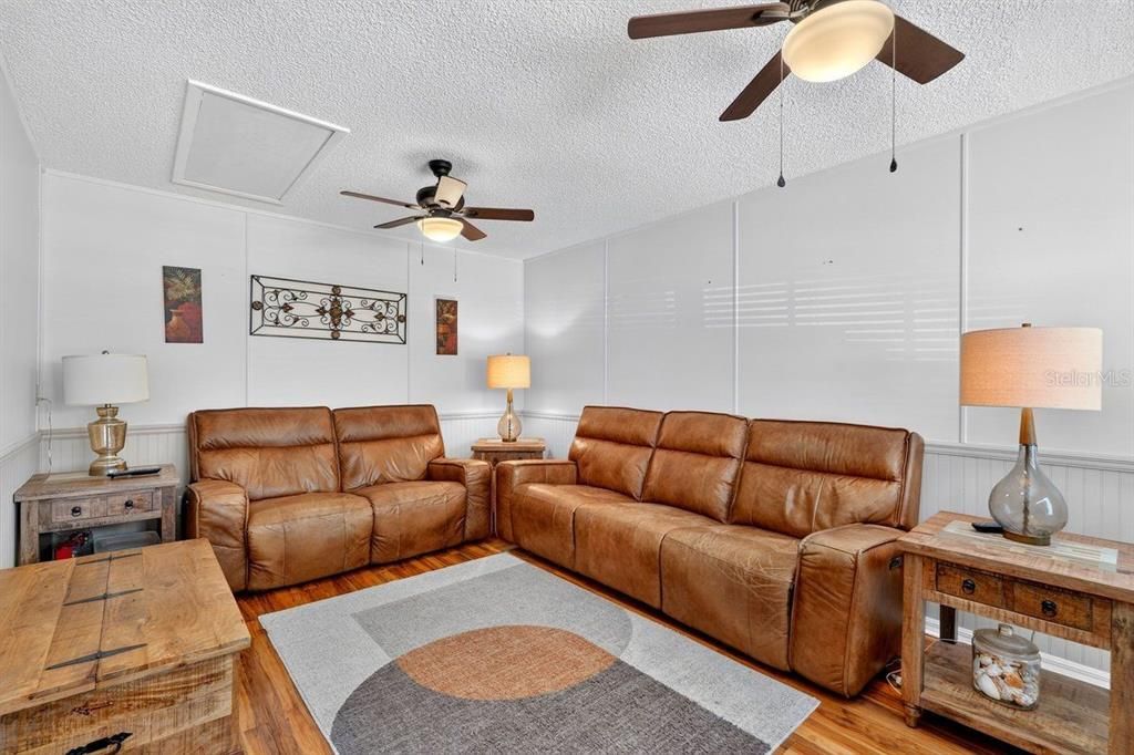 For Sale: $290,000 (3 beds, 2 baths, 1248 Square Feet)