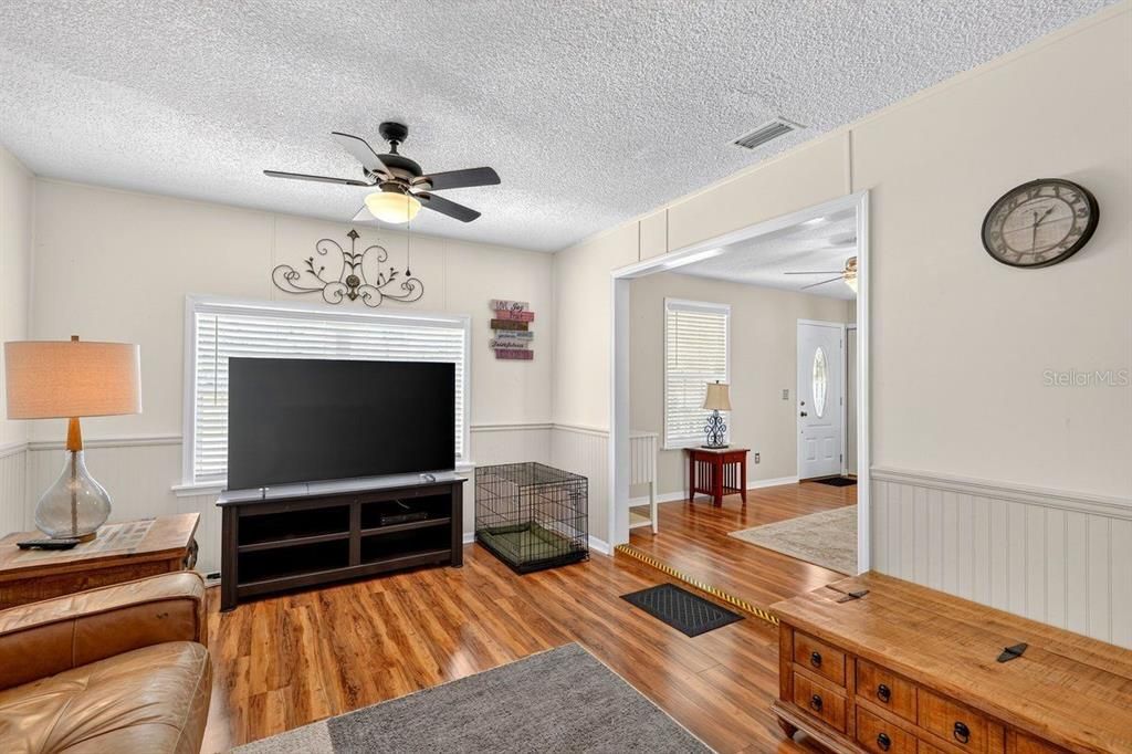 For Sale: $290,000 (3 beds, 2 baths, 1248 Square Feet)