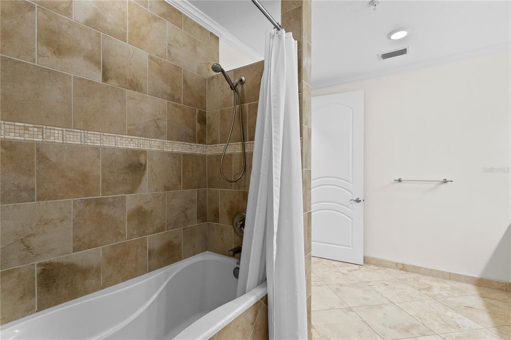 En Venta: $2,000,000 (4 camas, 3 baños, 3656 Pies cuadrados)