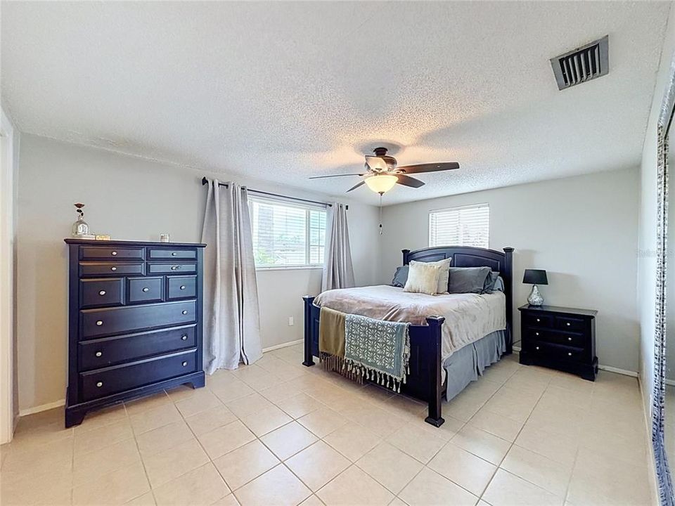 En Venta: $240,000 (2 camas, 1 baños, 1039 Pies cuadrados)