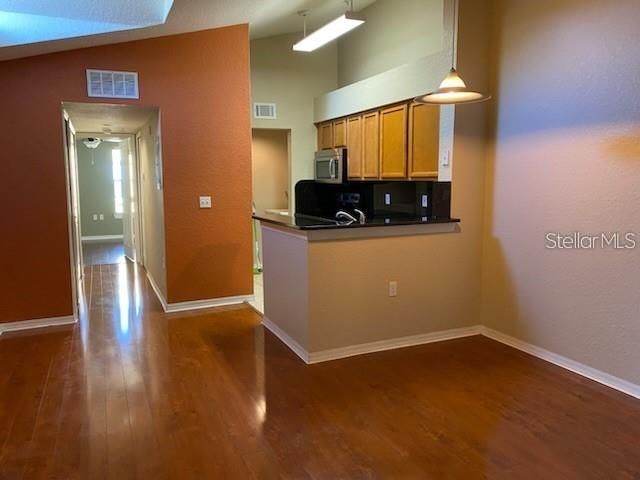 For Sale: $134,900 (1 beds, 1 baths, 650 Square Feet)