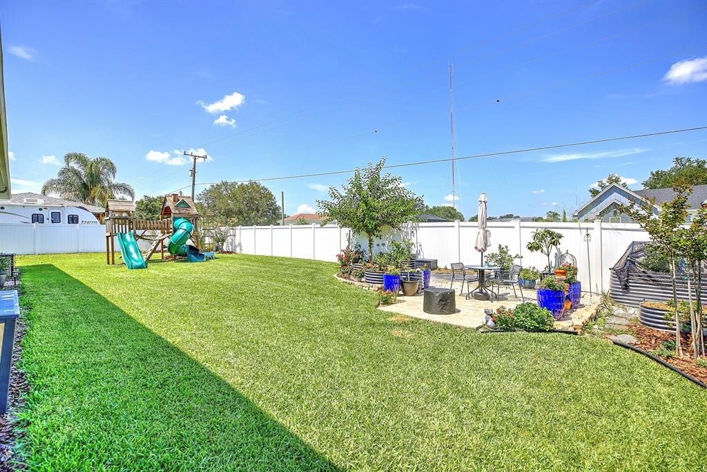 For Sale: $425,000 (3 beds, 2 baths, 2319 Square Feet)