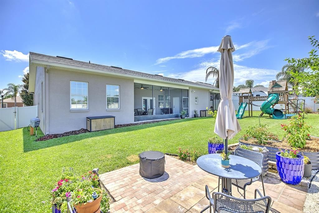 For Sale: $425,000 (3 beds, 2 baths, 2319 Square Feet)