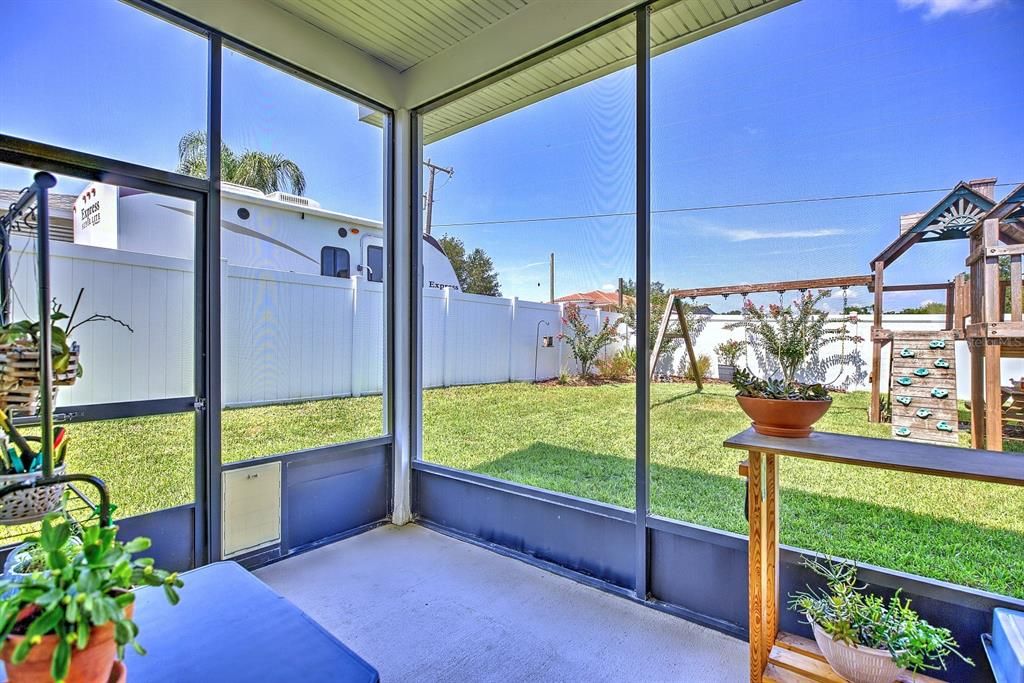 For Sale: $425,000 (3 beds, 2 baths, 2319 Square Feet)