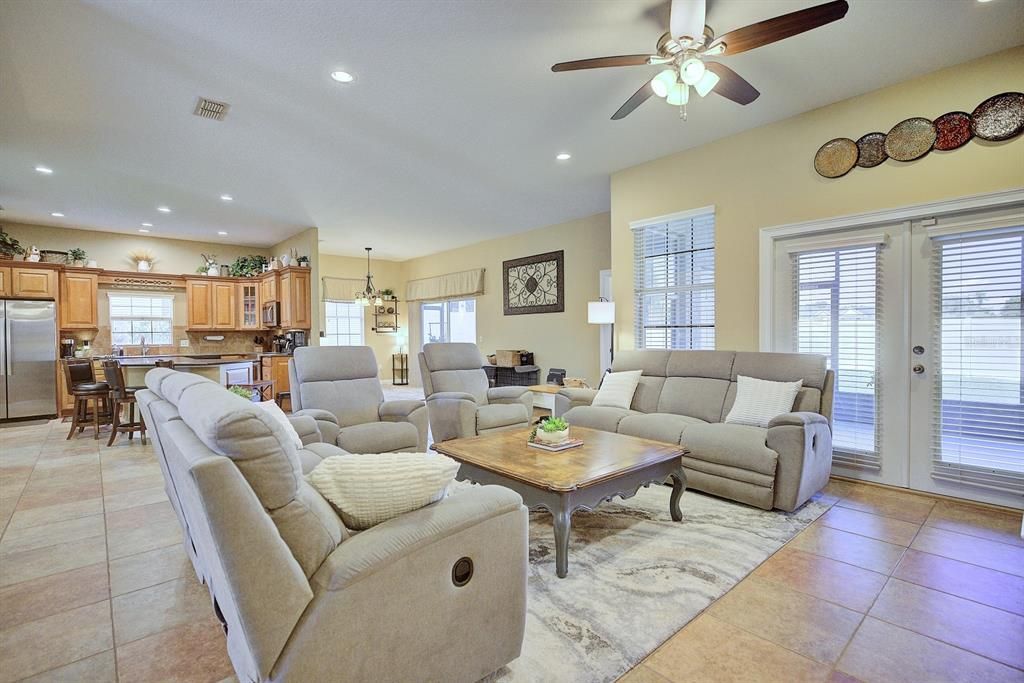 For Sale: $425,000 (3 beds, 2 baths, 2319 Square Feet)