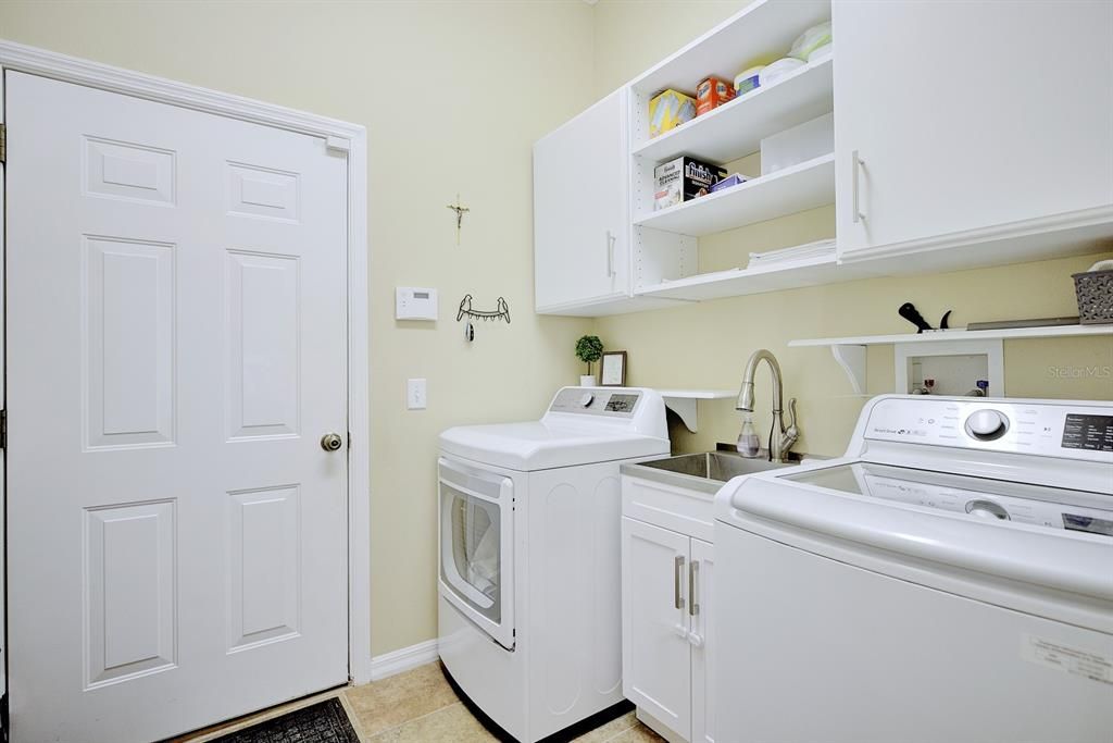 For Sale: $425,000 (3 beds, 2 baths, 2319 Square Feet)