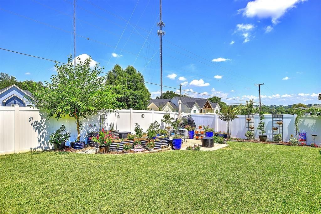 For Sale: $425,000 (3 beds, 2 baths, 2319 Square Feet)
