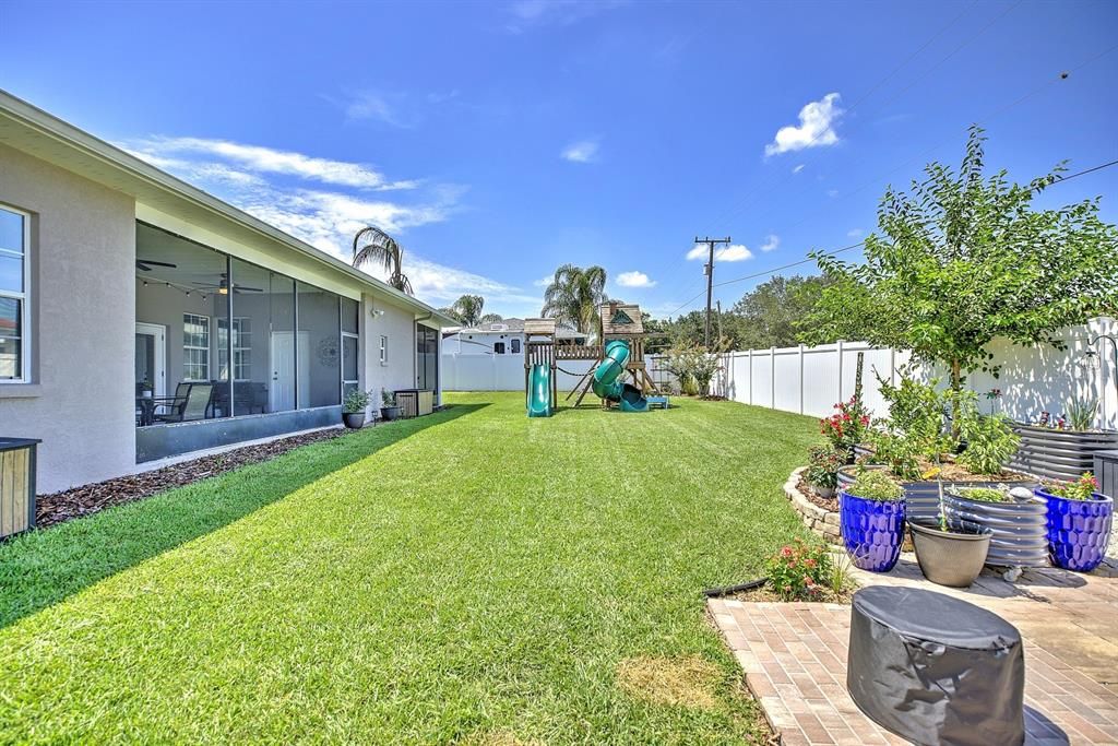 For Sale: $425,000 (3 beds, 2 baths, 2319 Square Feet)