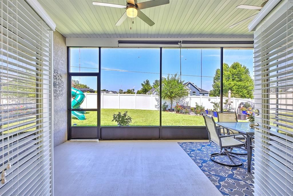 For Sale: $425,000 (3 beds, 2 baths, 2319 Square Feet)