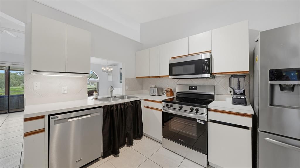 For Sale: $390,000 (3 beds, 2 baths, 1244 Square Feet)