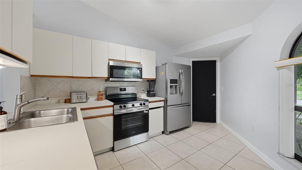 For Sale: $390,000 (3 beds, 2 baths, 1244 Square Feet)