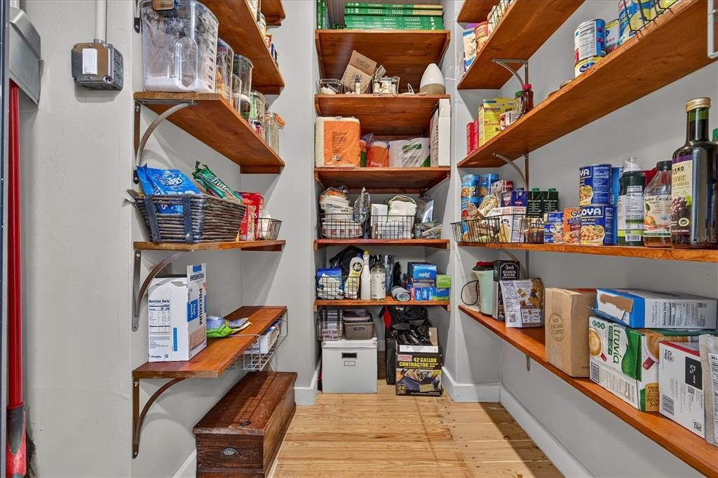 En Venta: $799,400 (3 camas, 3 baños, 2815 Pies cuadrados)