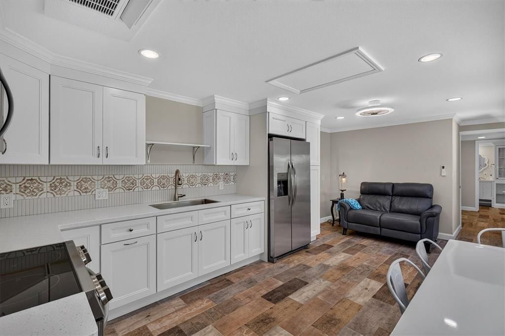 En Venta: $799,400 (3 camas, 3 baños, 2815 Pies cuadrados)
