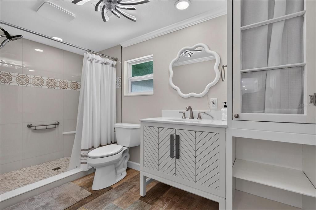 En Venta: $799,400 (3 camas, 3 baños, 2815 Pies cuadrados)