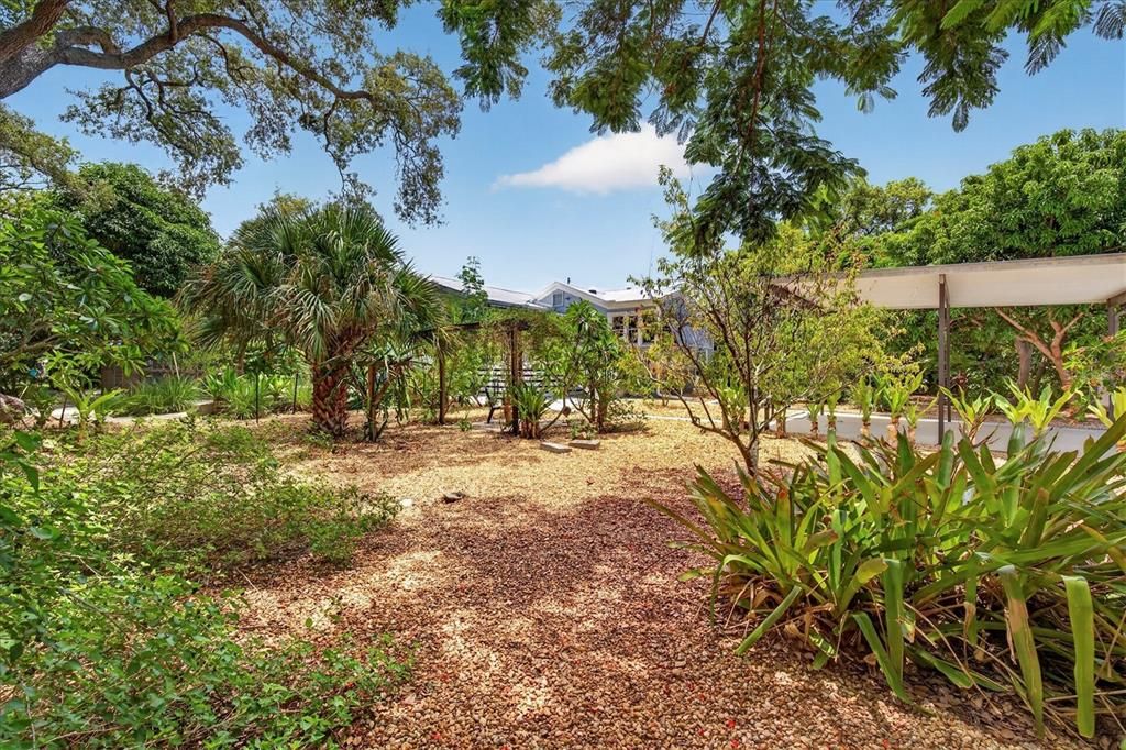 En Venta: $799,400 (3 camas, 3 baños, 2815 Pies cuadrados)