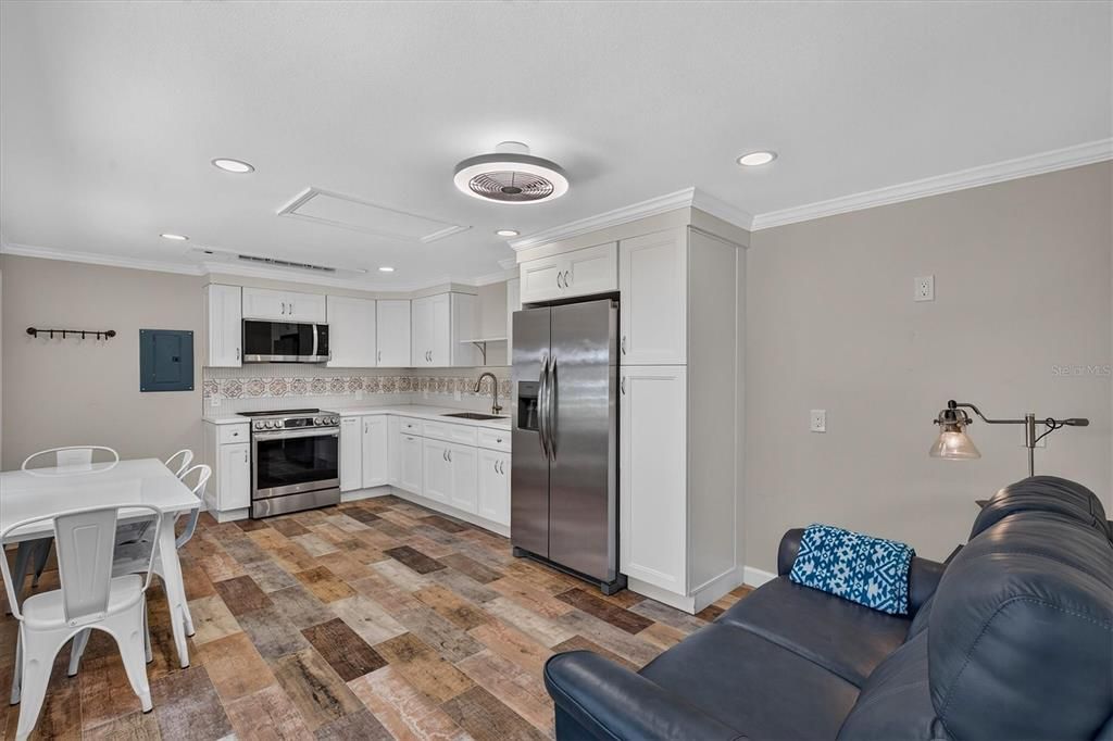 En Venta: $799,400 (3 camas, 3 baños, 2815 Pies cuadrados)