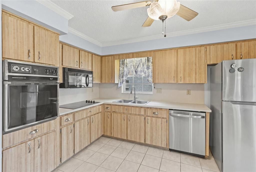На продажу: $135,000 (2 спален, 2 ванн, 1024 Квадратных фут)