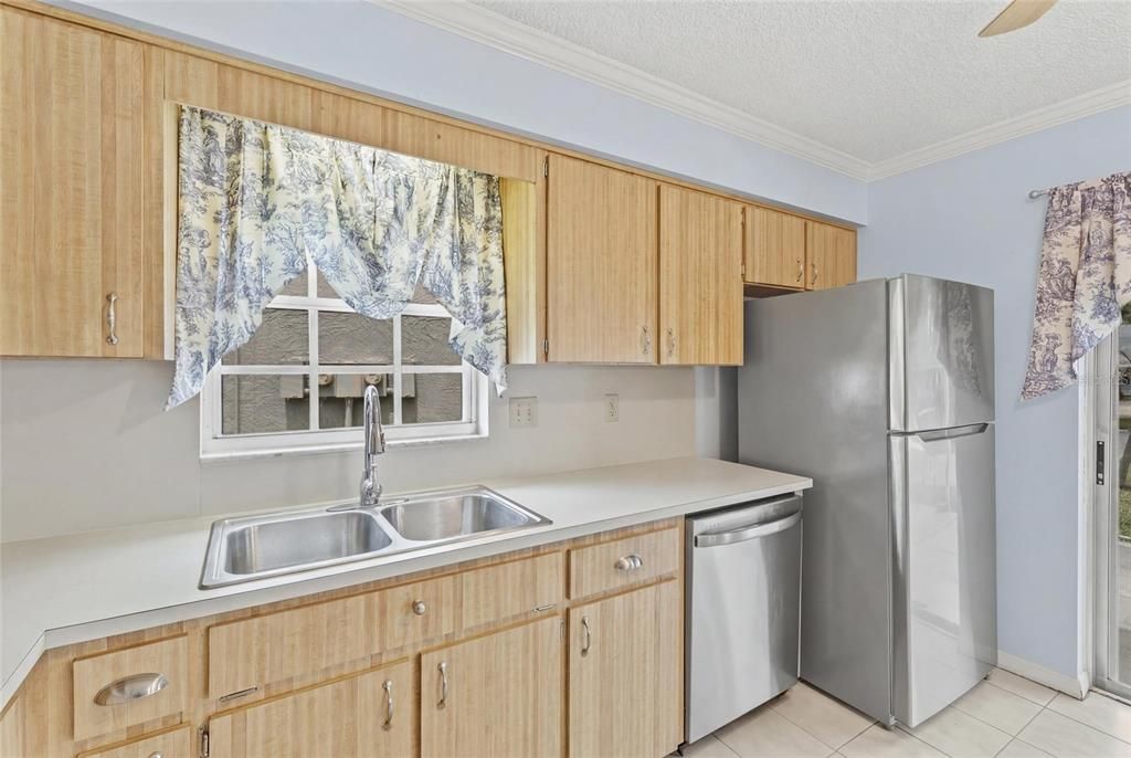 На продажу: $135,000 (2 спален, 2 ванн, 1024 Квадратных фут)
