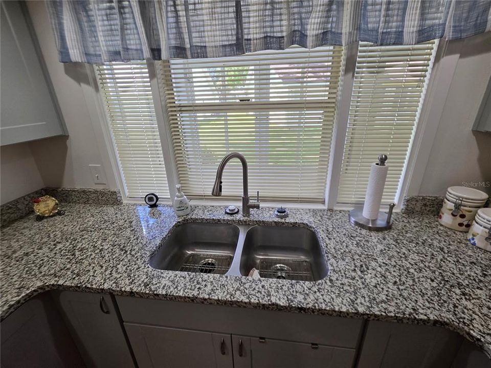 На продажу: $229,900 (2 спален, 2 ванн, 1274 Квадратных фут)