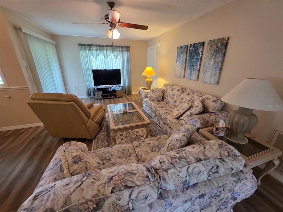 На продажу: $229,900 (2 спален, 2 ванн, 1274 Квадратных фут)