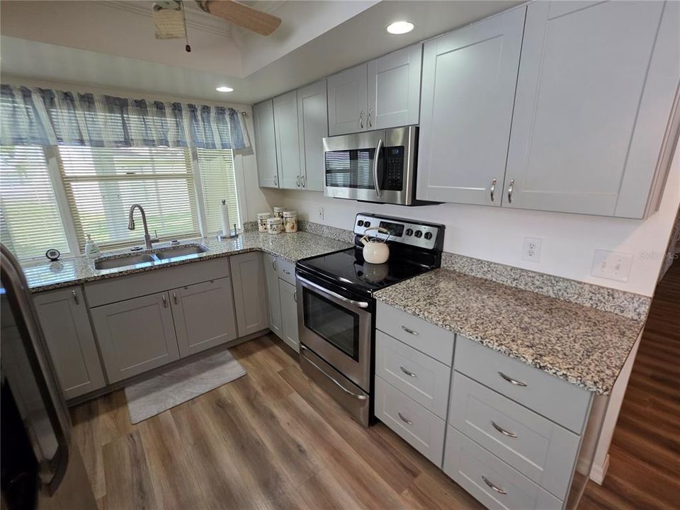 На продажу: $229,900 (2 спален, 2 ванн, 1274 Квадратных фут)