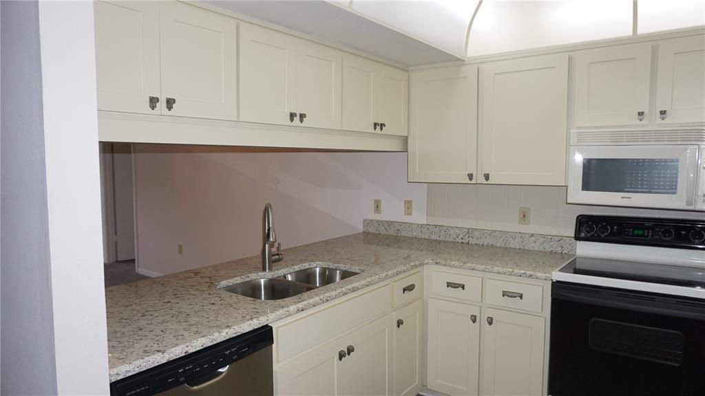В аренду: $1,600 (2 спален, 2 ванн, 1103 Квадратных фут)