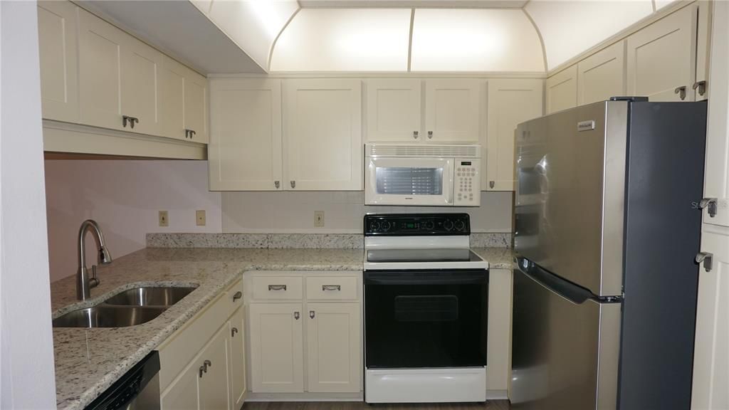 В аренду: $1,600 (2 спален, 2 ванн, 1103 Квадратных фут)